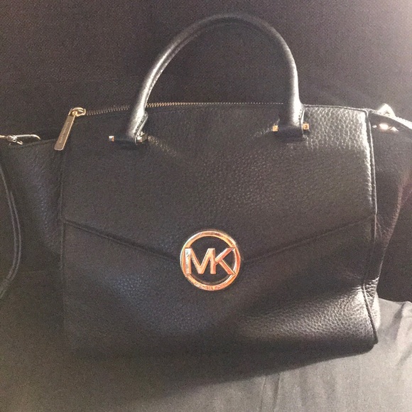 MK Purse - Picture 1 of 3
